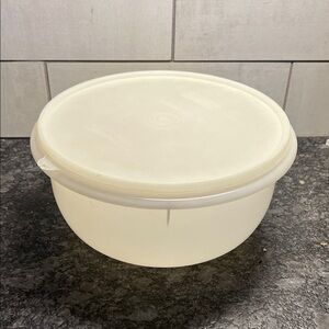 Vintage Fix N Mix 12 cup white Plastic Storage Bowl with Lid. Good condition